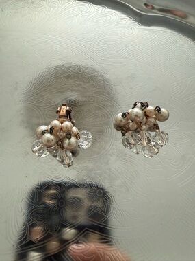 Vintage Classic Pearl Cluster Clip-On Earrings in Cream with Clear Crystal Drops